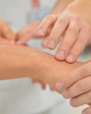 Chiropractors Email List – 15K+ Contacts Database | LeadsBlue